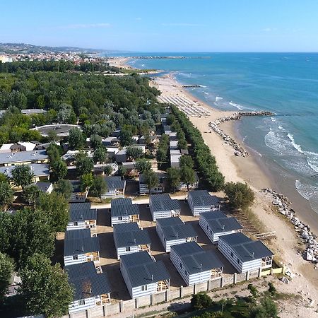 Stork Camping Village Roseto Degli Abruzzi Bagian luar foto